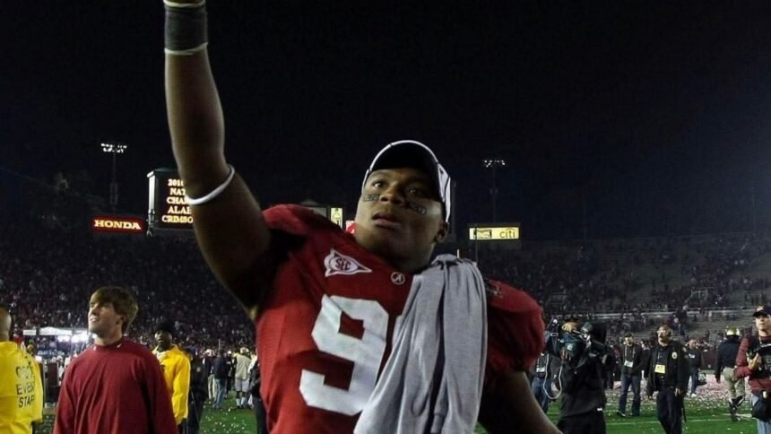 Exjugador universitario revela su disfraz para obtener préstamos millonarios