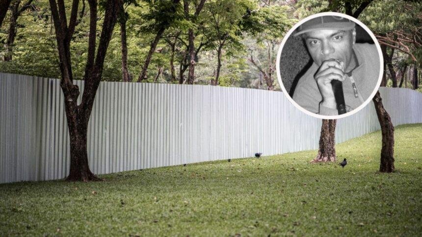 Fallece famoso cantante hallado en el patio de su casa