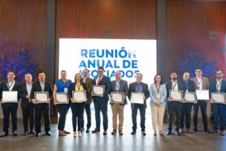 Gobierno refrenda coordinación con industria automotriz para impulsar inversión, empleo y MIPYMES