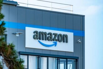 Guardia Revolucionaria iraní afirma atacar centro de datos de Amazon en Baréin