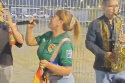 Hinchas cantan "Lamento boliviano" en Monterrey tras eliminación ante Irak