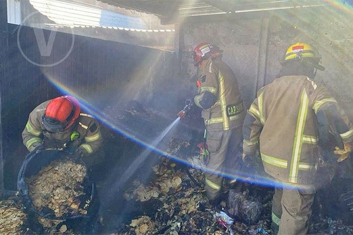 Incendio en fábrica de frituras al norte de Morelia; bomberos controlan