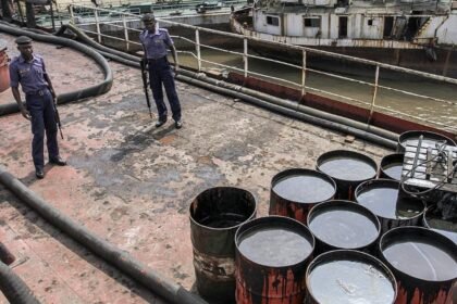 Incidente en el Estrecho de Ormuz: armada iraní impide paso a buques comerciantes