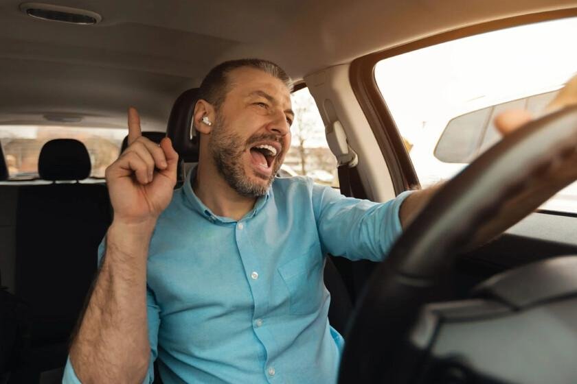 Influencia de la música metal y techno en el rendimiento de conducción.