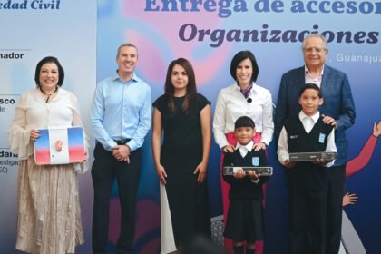 Inversión social en Guanajuato entrega equipo tecnológico a niñas, niños y jóvenes