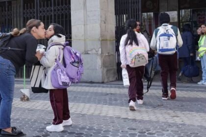 Investigación nacional por amenazas de tiroteo en escuelas tras reto viral.