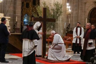 Iztapalapa vive representaciones del Viernes Santo en Ciudad de México
