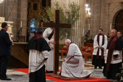 Iztapalapa vive representaciones del Viernes Santo en Ciudad de México