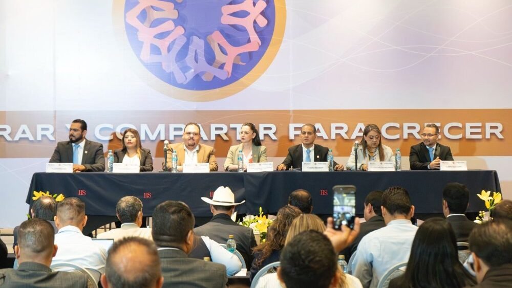 León impulsa cooperativas para fomentar inclusión financiera y desarrollo local.