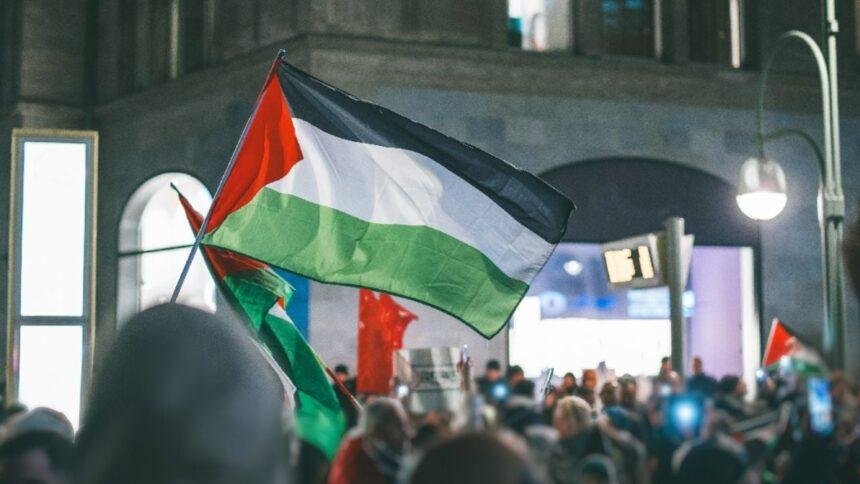 Londres: Más de 500 detenidos en protesta pro-Palestina, incluyen adultos mayores
