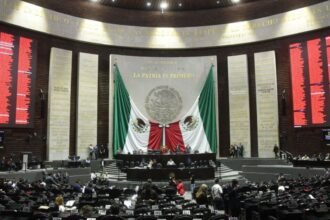 Madre de Ana María, víctima de feminicidio en [Ciudad/Estado], exige justicia a diputados.