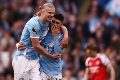 Manchester City supera error de Donnarumma y recorta distancia con el Arsenal