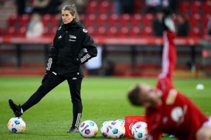 Marie-Louise Eta, primera mujer en la Bundesliga, asume en Union Berlin