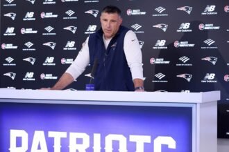 Mike Vrabel se ausenta del Draft por asesoría ante presunta infidelidad
