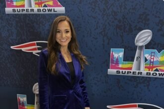 NY Times suspende a periodista fotografiada con entrenador de Patriots