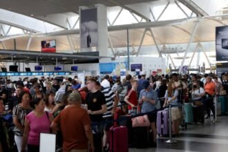 Ottawa exige a migrantes irregulares salir o enfrentar expulsiones hacia EE. UU.