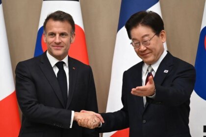 París y Seúl anuncian colaboración para reabrir el estrecho de Ormuz