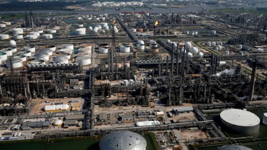 Pemex confirma derrame de diésel en Deer Park, Texas; atribuyó percance marítimo