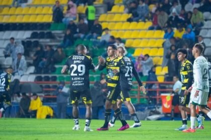 Pocho Guzmán firma triplete y Pachuca alcanza seis partidos invicto