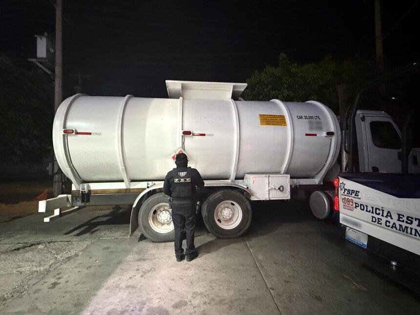 Policía Estatal de Caminos confisca pipa con 20 mil litros de hidrocarburo en Villagrán