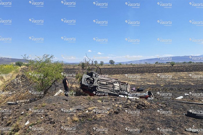 Policía reporta tres heridos graves por volcadura en Autopista de Occidente