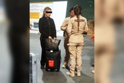 Procesan en Ciudad de México a colombiana por transportar cocaína en champú