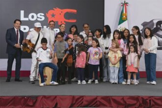 Sheinbaum arranca entrega de apoyos para útiles y uniformes en Michoacán
