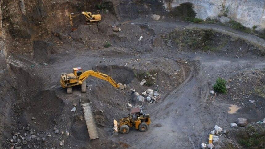 Sinaloa: rescatan al segundo minero tras 13 días; quedan dos atrapados