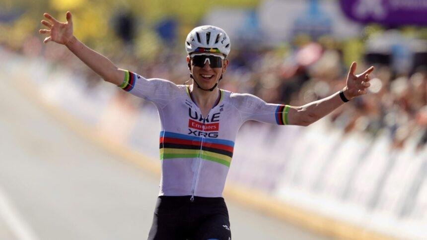 Tadej Pogacar conquista el Tour de Flandes tras polémico paso de tren