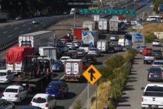 Transportistas mantienen megabloqueo este lunes; Gobierno ignora problemas diarios