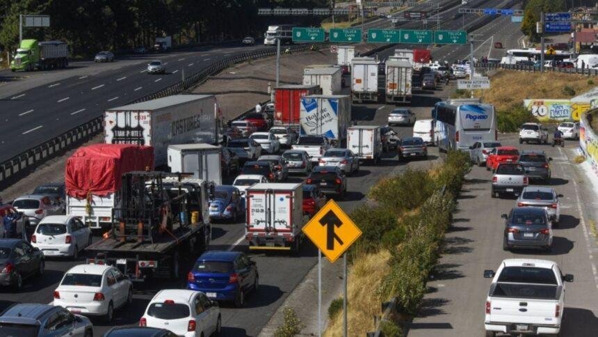 Transportistas mantienen megabloqueo este lunes; Gobierno ignora problemas diarios