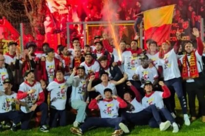 Tres futbolistas italianos acusados de violación; joven de 20 años intentó suicidarse