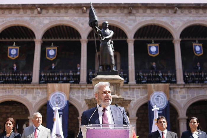 Universidad Michoacana recibe presupuesto garantizado por la Constitución, afirma Bedolla.
