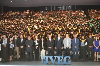 UVEG gradúa a más de 2,300 estudiantes en ceremonia de integración.