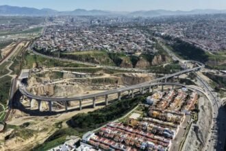 Viaducto elevado en Tijuana inaugurado para reducir congestión en cruce fronterizo