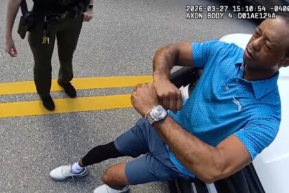 Video policial muestra a Tiger Woods con hipo y somnoliento tras accidente