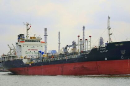 Washington moviliza más de 10.000 militares, buques y aviones contra Irán