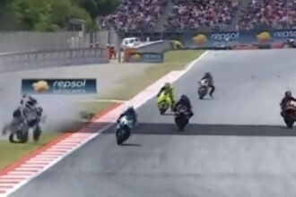 Accidente impactante en el GP de Cataluña causa caída de pilotos