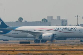 Aeroméxico regresa a la CDMX por daño en parabrisas durante vuelo a Asia