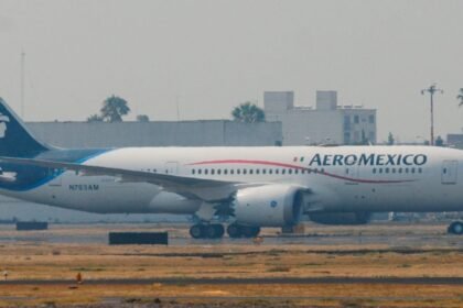 Aeroméxico regresa a la CDMX por daño en parabrisas durante vuelo a Asia