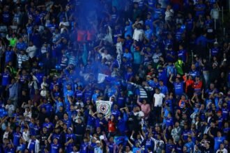 Aficionados compran asientos de prensa en la Ida de la Final Cruz Azul-Pumas