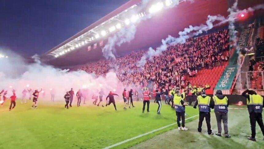 Aficionados invaden cancha y suspenden crucial derbi en República Checa