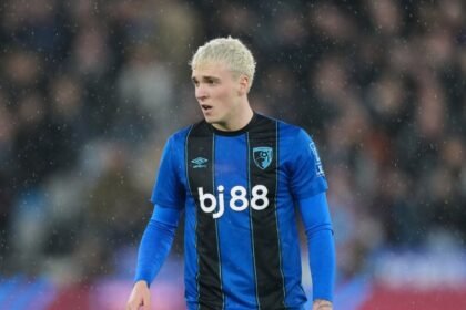 Álex Jiménez excluido del Bournemouth por polémica en redes sociales