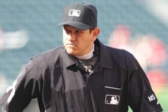 Alfonso Márquez recibe pelotazo en la mandíbula durante Braves-Marlins