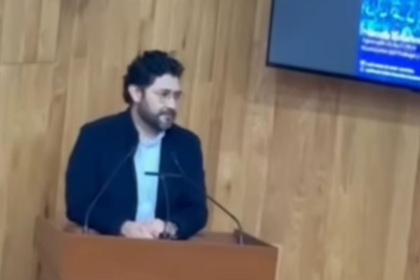 alumnos de la unam expulsan al secretario del trabajo federal Alumnos de la UNAM expulsan al secretario del Trabajo federal en conferencia