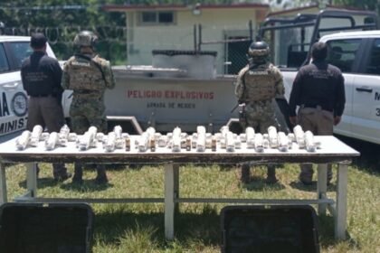 aprehenden mas de 45 explosivos y equipo tactico en villahermosa Aprehenden más de 45 explosivos y equipo táctico en Villahermosa