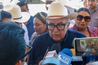 Apuestas en línea presagian destitución y extradición de Rocha Moya en México.