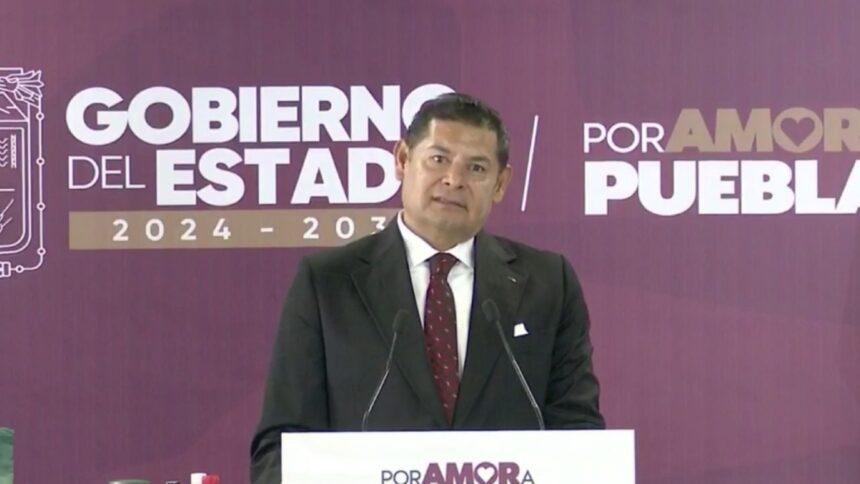 Armenta revela uso de helicóptero para viajes en funciones públicas.
