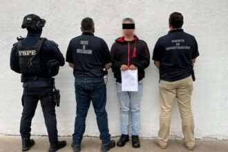 Autoridades estatales detienen a dos miembros de las FSPE por abuso de autoridad.