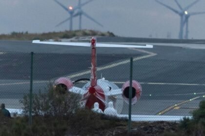 Avión con contagios de hantavirus se detiene en Gran Canaria, España